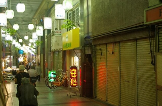 Momodani’s commercial district in Osaka with many shuttered storefronts