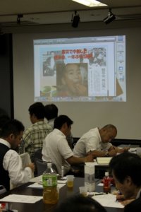 The screen shows media coverage of Kashiwaya’s Asachakai.