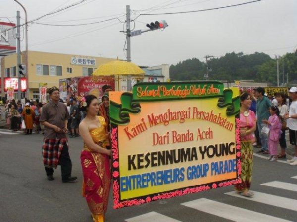 An Indonesian parade at the summer festival in Kesennuma, 2012 (Photo by courtesy of Kesennuma Tourism & Convention Bureau)