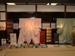 Products of present-day Yonezawa-ori (silk cloth)