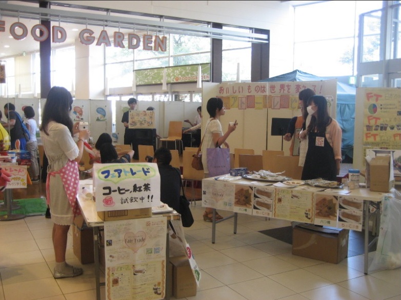 The Fair Trade event by FTSN-members at an AEON shopping mall in Chiba