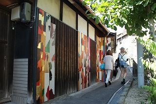 “Project for wall painting in lane, Ogijima wall alley”