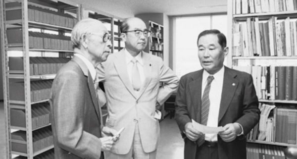 K. Matsushita (right) and Yamashita (center) at Corporate History Office (1972)