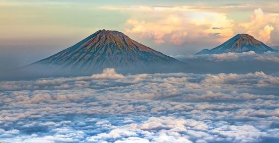 インドネシアのシンドロ山