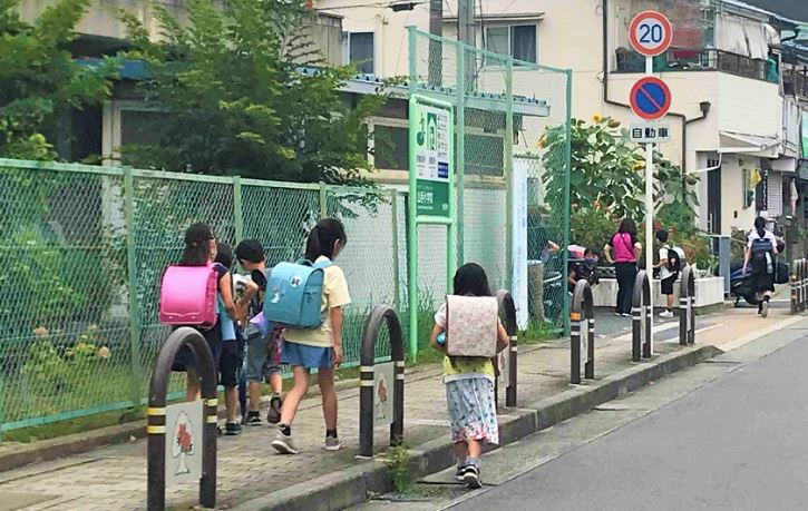 kids walking back home after school
